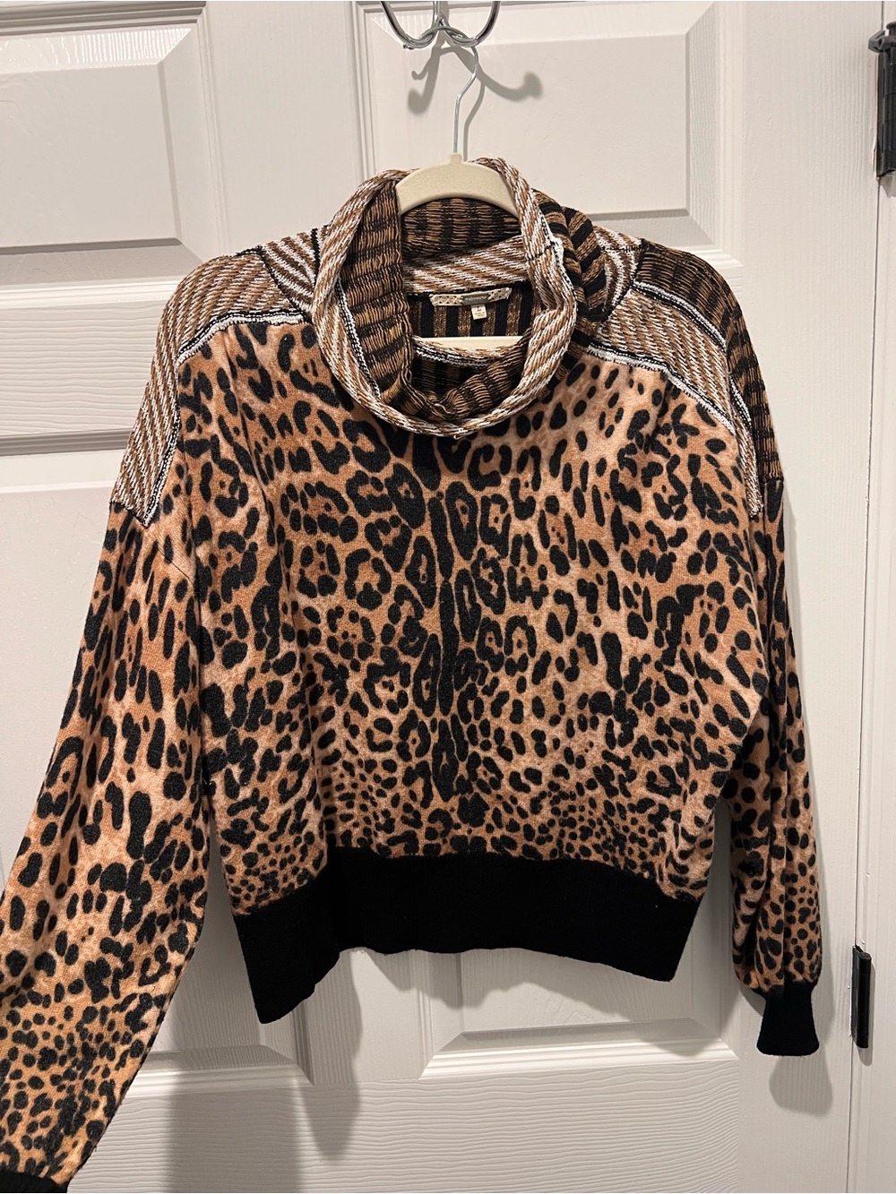 Gimmicks by BKE cheetah sweater